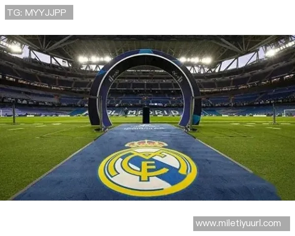 皇马伯纳乌看台巨型TIFO展现伟大精神迎战巴萨